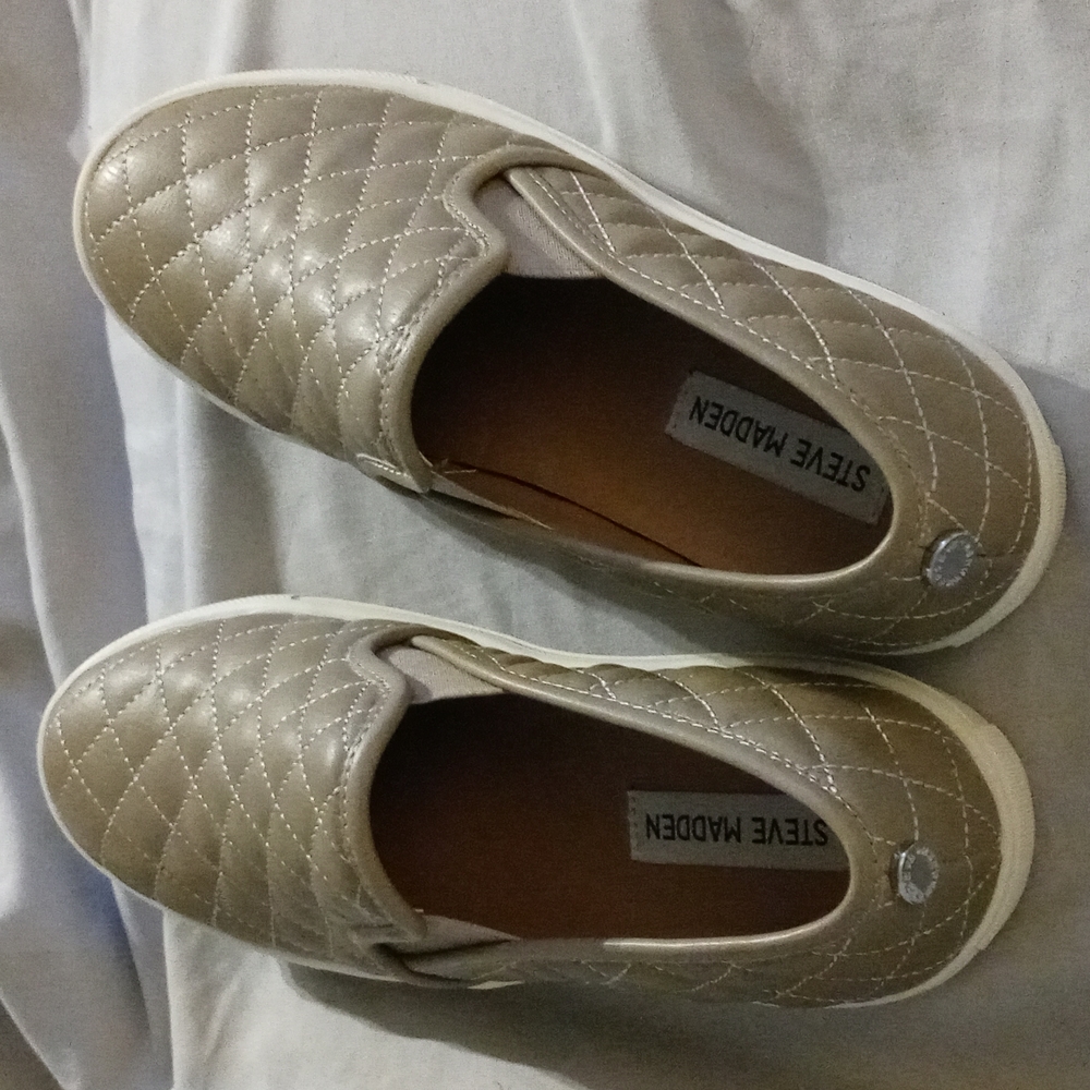 Steve Madden 8 1/2 womens slip ons